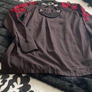 Intriguing details on a beautiful top by Maria B. 🎈